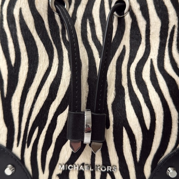 MICHAEL KORS Mercer Gallery Satchet Bucket - Picture 4 of 15